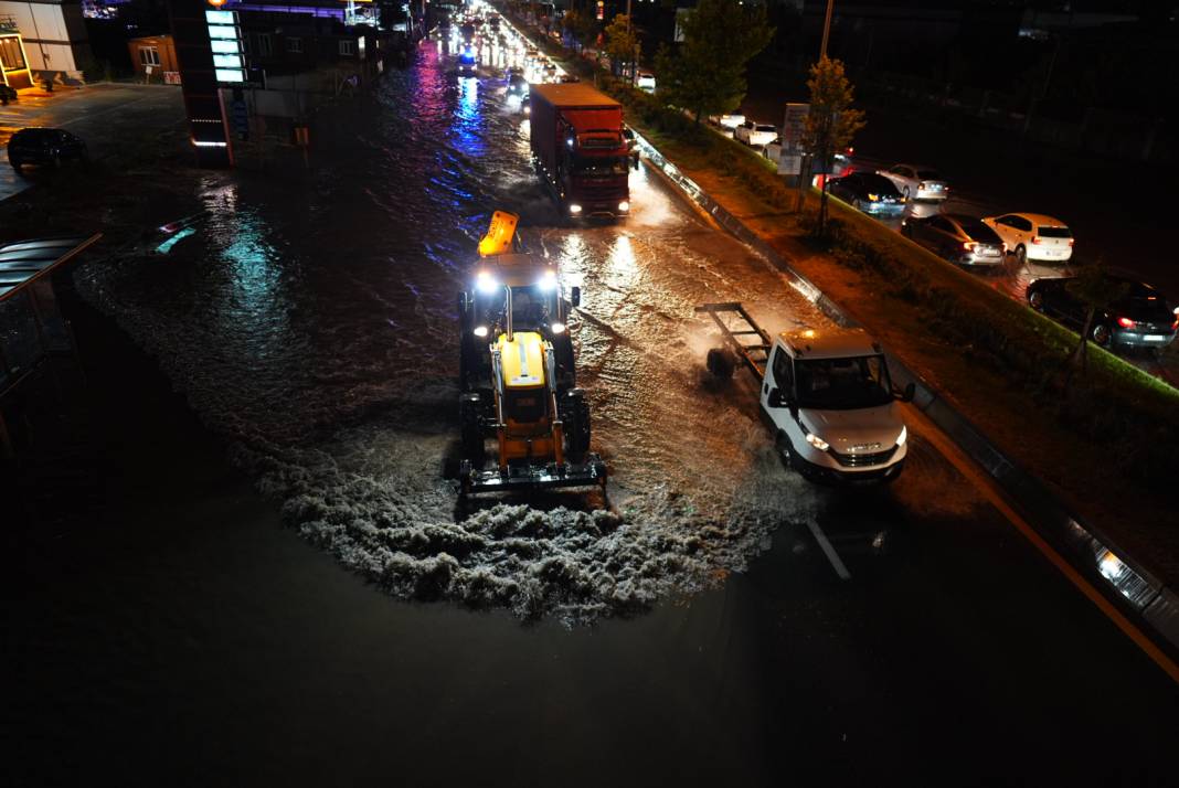 Ankara'da sağanak yağış hayatı olumsuz etkiledi! 2